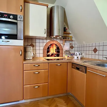 Crystal Rose Apartment *