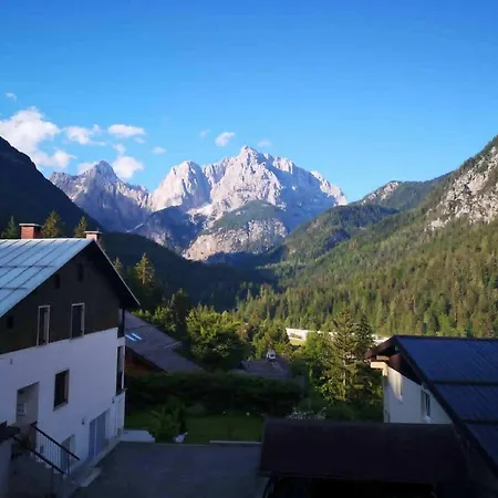 Crystal Rose アパート *