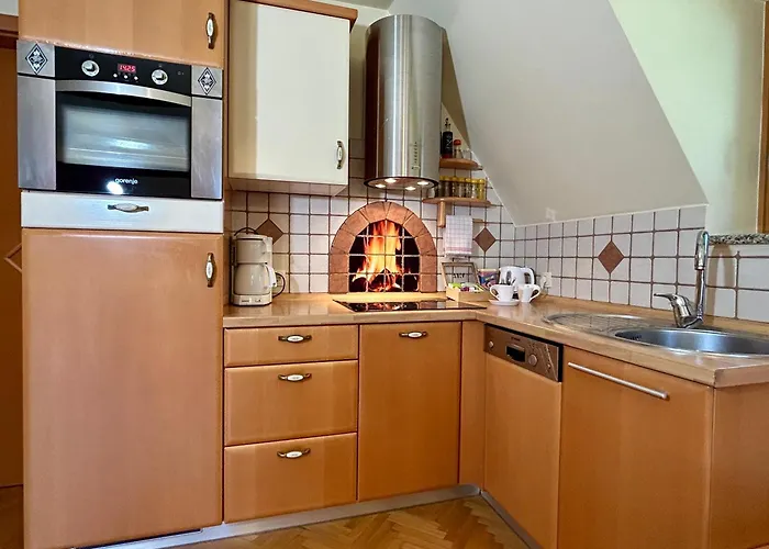 Crystal Rose Apartment *