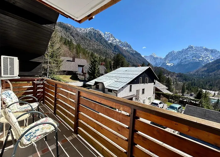 Crystal Rose Apartment *