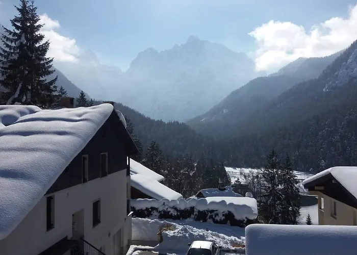 Crystal Rose Apartment *